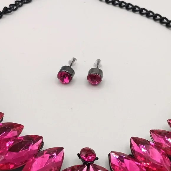 SOLD! Stunning Hot Pink Ornate Bright Statement Necklace & Earrings Set! - Picture 5 of 8